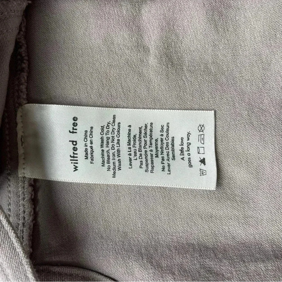 Aritzia Wilfred Free crop top, button up, size  8 Medium - Picture 5 of 6